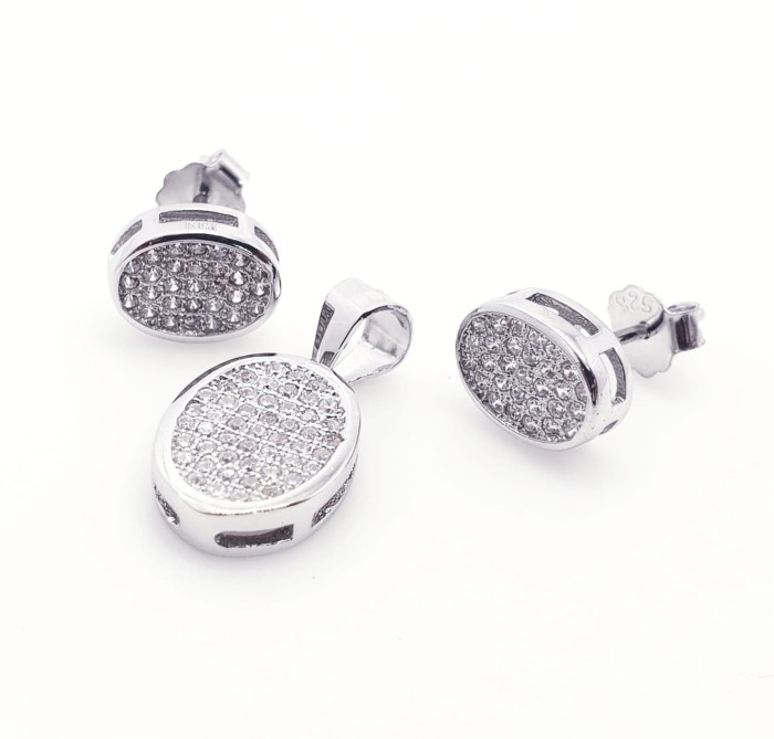 890
